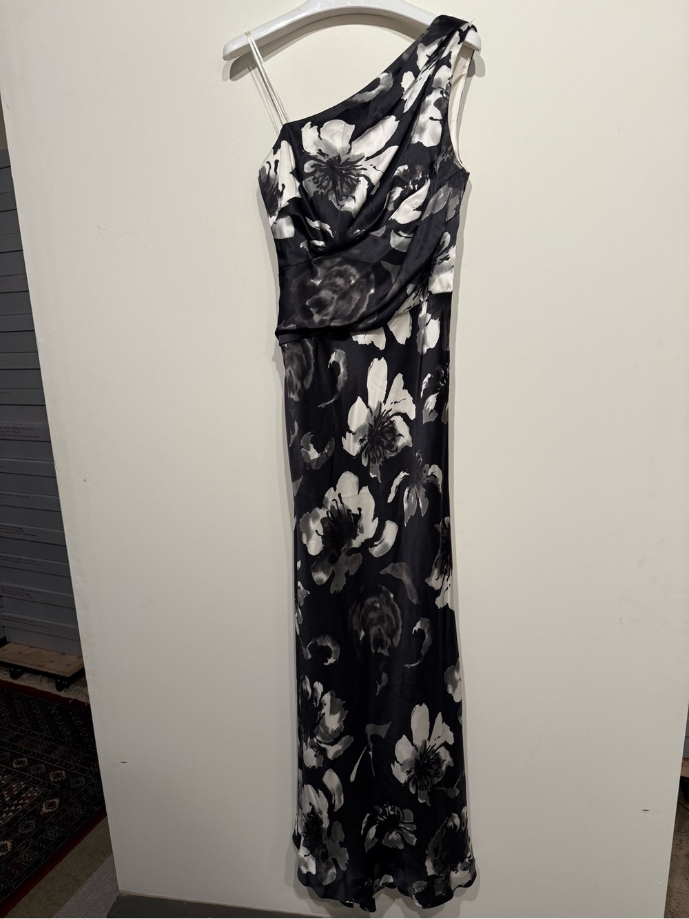 Carmen Marc Valvo 100% Silk Black & White Large Scale Floral One Shoulder Gown 4